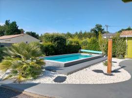 Gîte avec piscine jacuzzi espace bien-être partagés entre Bordeaux et Lacanau océan, lavprishotell i Brach