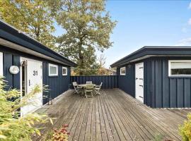 Charming Summer House On A Secluded Plot, feriehus i Glesborg