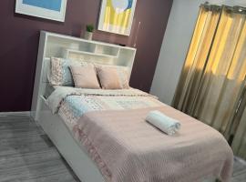 Fully furnished 4 Bedrooms House located in Fraser Rise, hotel v destinaci Sydenham