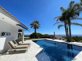 Palm Maresme - Suite with bathroom and living-room and terrasse with ocean views in a private villa, hotel met parkeren in Vilassar de Dalt