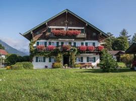 Ferienwohnung Zugspitzblick: Farchant şehrinde bir otel