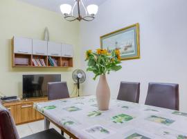 Lovely 2BR Apt in the Historical town of Bormla by 360 Estates، فندق في Cospicua