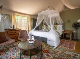 Umkumbe Bush Lodge - Luxury Tented Camp แกลมปิ้งในสกูกูซา