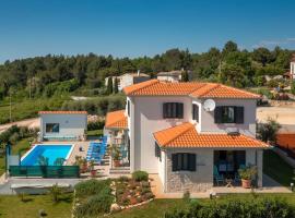 Beautiful Villa B&U with pool in Vrsar, hotel v destinaci Fuškulin