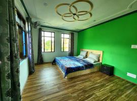Atika home stay, hotell med parkering i Srinagar