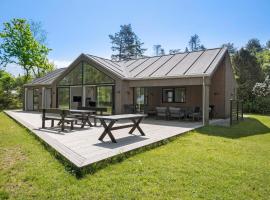 4 Bedroom Nice Home In Strøby, hotel in Strøby