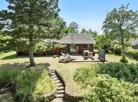 Cozy Home In Korsr With Kitchen