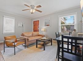 Housepitality- The Bungalow -2 BR, hotel v destinaci Columbus
