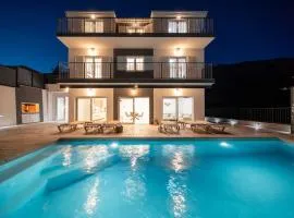 Luxurious 7-Bedroom Villa MI with Private Pool, 500m from the Beach