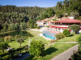 Quinta do Rio Gerês ฟาร์มสเตย์ในBouro