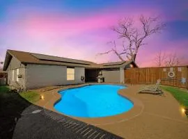 Cozy & Bright 4 Bedrooms Pool Mins to Attractions