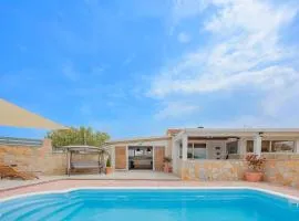 Holiday House Fjaka
