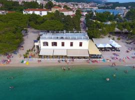 Beach rooms Riviera - Žuta Kuća, hotel cerca de Faro Sv. Petar, Makarska