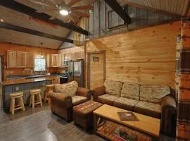 Rustic Modern Cabin with Hot Tub near rafting and Great Smokey Mountains