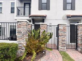 Balmoral Resort-121KB townhouse, holiday home in Haines City