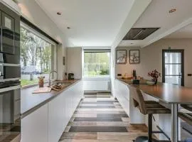 Huswell - Holiday home along the canal with great views
