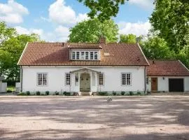 4 Bedroom Beautiful Home In Fleninge