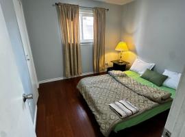 Budget Cozy Room In Brampton B1!, ubytování v soukromí v destinaci Brampton