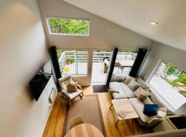 Gjestehytte på Moster med boblebad, hotel met hottubs in Bømlo