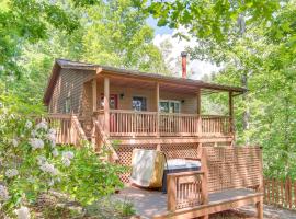 Charming Fox Den Cabin in Whittier with Hot Tub!, hotel with jacuzzis in Whittier