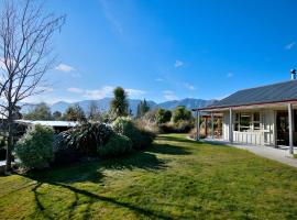 Lake Hawea Hideaway - Lake Hawea Holiday Home, hotel en Lago Hawea