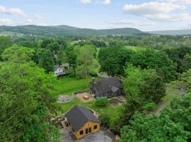 Renovated Historic Cottage by Summer, hotel with parking in Pine Plains