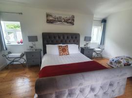 Guesthouse by the river, hotel with parking in Marwood