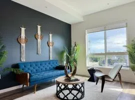 Modern Hollywood Home Sunset View & Free Parking - 10mins to Universal Studios