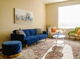 Spacious Two Bedroom Apartment- 10mins to Disneyland