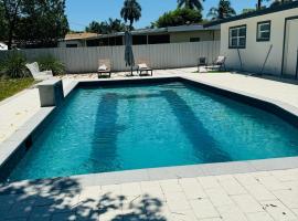 Cozy house in Miami with in Ground Pool, hotell Miamis