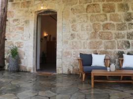 The stone house, μέρος για να μείνετε σε Kefar Daniyyel