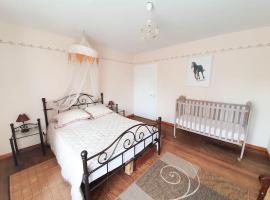 Gite de la Verrière, 12 personnes, 5 chambres, hotel v destinaci Portieux