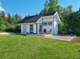 Attefallshuset Toftahöjden 7, hotel v destinaci Växjö
