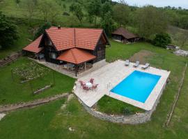 Vila Brezov Grad, Vila za 10 osoba sa bazenom!, cabaña o casa de campo en Užice