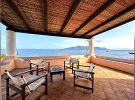 Splendida Villa Eoliana a due passi dal mare con panorama mozzafiato, hotell i Santa Marina Salina