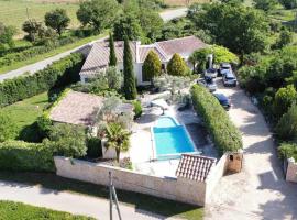 Maison de famille 10 personnes avec piscine, hotel v destinaci Gras