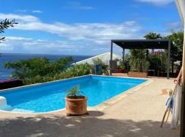 Studio cosy avec vue sur mer à Case-Pilote, 21 m², piscine, hotell sihtkohas Case-Pilote