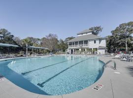 Idyllic Sunset Beach Condo on Golf Course!, hotel en Sunset Beach