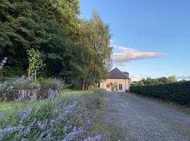 Private detached cottage sleeps 4, hotel i Crieff