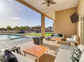 Stylish and Pet-Friendly Rio Rancho Home with Fire Pit, hotell i Rio Rancho