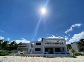 Don Lalo, family villa with sandy beach at your feet., hotel in Progreso