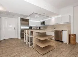 1 Hotel King Suite 1BR 1 5BA