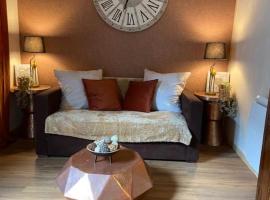 Maisonnette indépendante avec terasse à 45 mn de Paris, hotel in Nemours