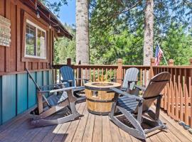 Sugar Pine cabin in the woods King bed Fire pit, hotel in Oakhurst