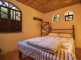 Quarto privativo no Quintal dos Sonhos, hotel in Palmeiras