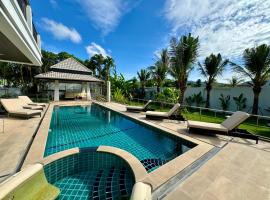 Johanna Villa by G Estate Phuket, hotel com estacionamento em Ban Saiyuan (1)