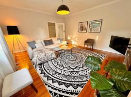 1 Bedroom Art Deco Apt With Study, apartamento en Prahran