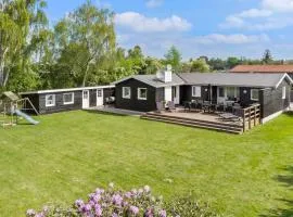6 Bedroom Awesome Home In Væggerløse