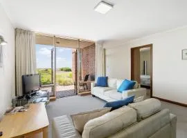 By The Sea Beachfront Apartment Wifi