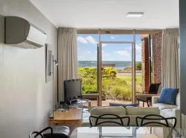 By The Sea Beachfront Apartment Wifi